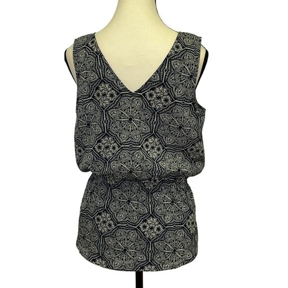 Banana Republic Cinch Waist Navy and White Tank Blouse Size S - office 2 evening - Picture 7 of 9